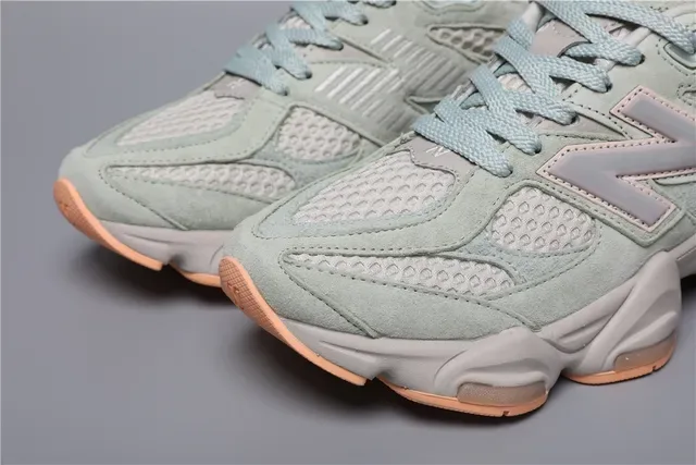 New Balance 9060 Tênis Lifestyle em malha e camurça na cor mint green 4