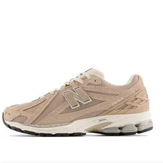 New Balance Beige y blanco con parte superior de malla ingenieril estructura de talón en jaula para correr