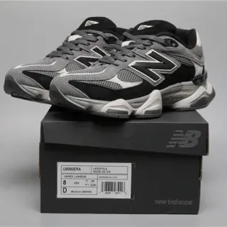 New Balance Black Gray Chunky Midsole Mesh-Suede Hybrid Upper Lifestyle Sneakers