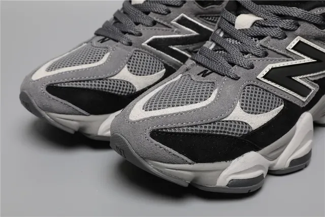 New Balance Chaussures Lifestyle Noir Gris Semelle Intermédiaire Épaisse Mesh-Suede Hybrid Supérieure 4