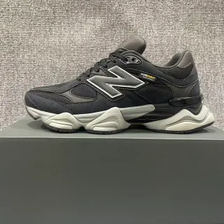 New Balance Chaussures Noires Grises Semelle Stratifiée Haut en Matériau Mixte Épais