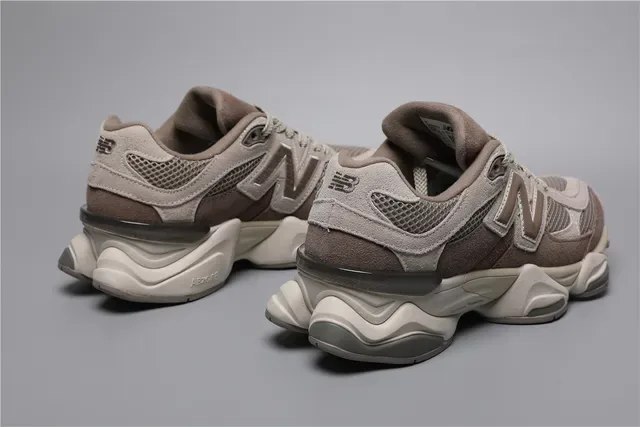 New Balance Sneakers Lifestyle Marron Beige Avec Upper En Maille Stratifiée Et Daim Semelle Médiane Chunky Sculptée 3