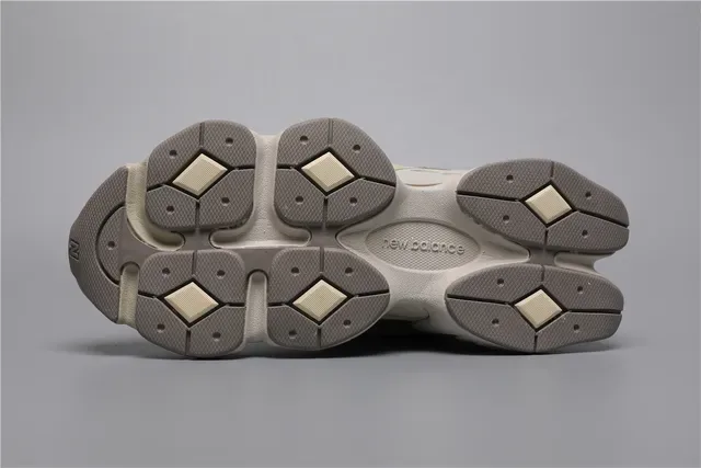 New Balance Sneakers Lifestyle Marron Beige Avec Upper En Maille Stratifiée Et Daim Semelle Médiane Chunky Sculptée 6