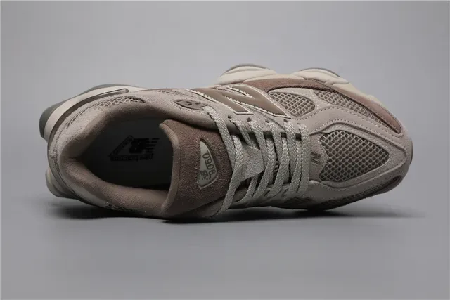 New Balance Sneakers Lifestyle Marron Beige Avec Upper En Maille Stratifiée Et Daim Semelle Médiane Chunky Sculptée 7