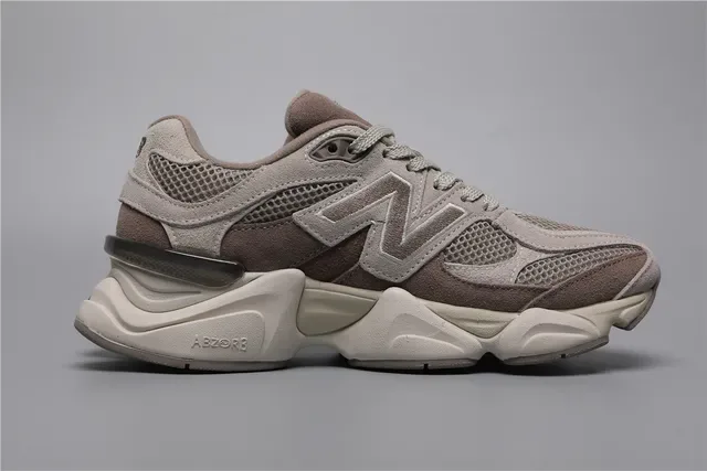 New Balance Sneakers Lifestyle Marron Beige Avec Upper En Maille Stratifiée Et Daim Semelle Médiane Chunky Sculptée 8