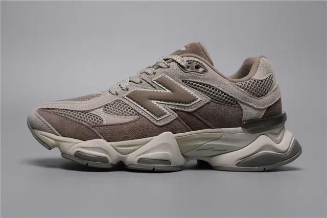 New Balance Sneakers Lifestyle Marron Beige Avec Upper En Maille Stratifiée Et Daim Semelle Médiane Chunky Sculptée 9