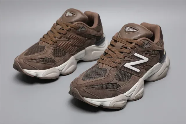 New Balance بني أبيض سويد وشبيكة أعلى كعب سميك منحوت وسط حذاء أسلوب الحياة 5