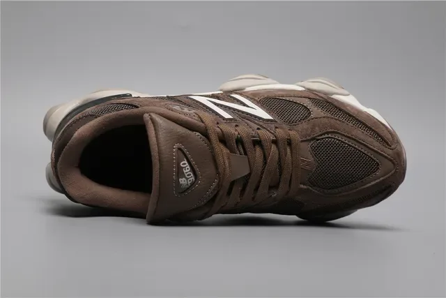 New Balance بني أبيض سويد وشبيكة أعلى كعب سميك منحوت وسط حذاء أسلوب الحياة 7