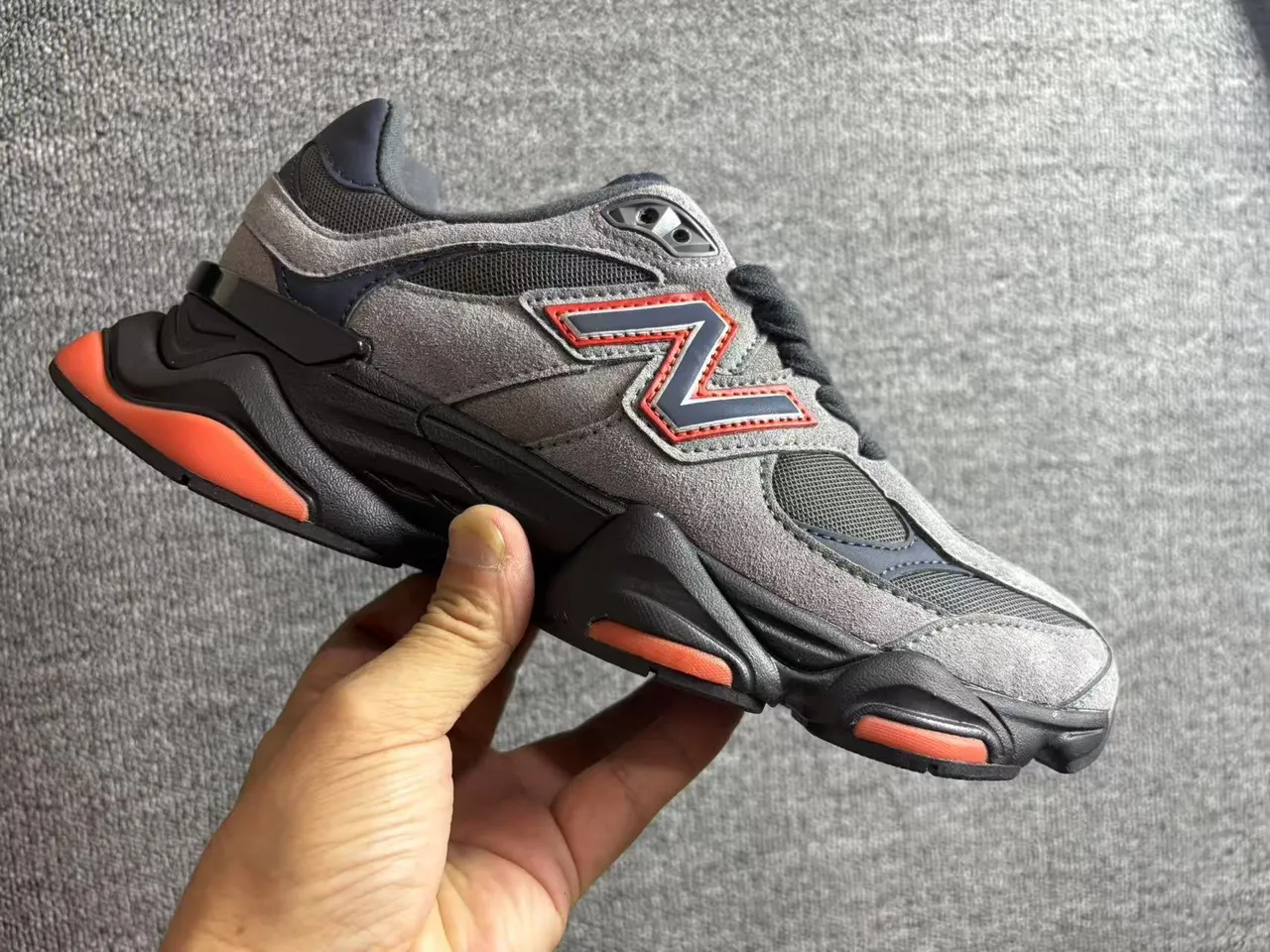 New Balance gris orange semelle stratifiée empeigne mixta de daim et maille sneakers chunky 3