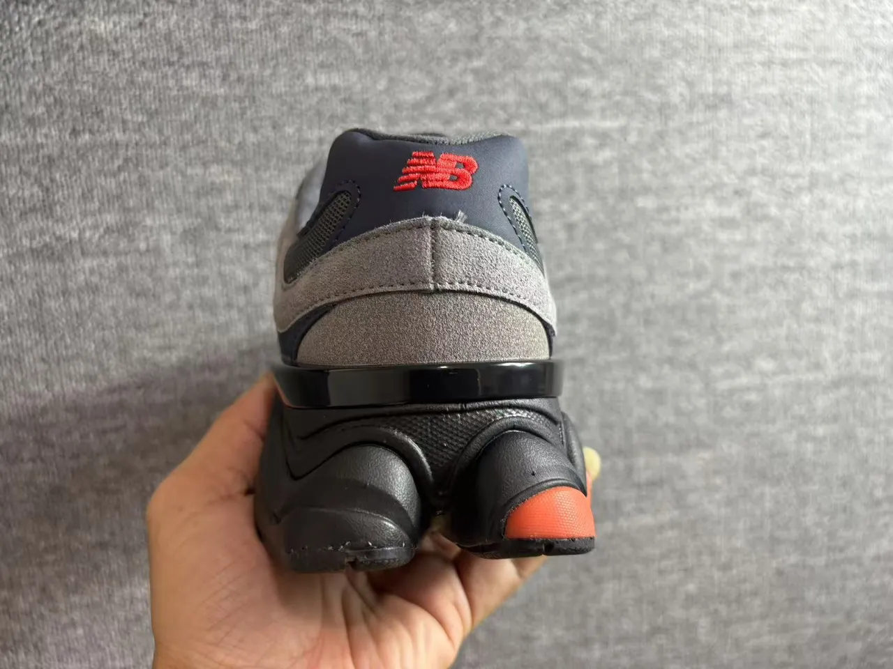 New Balance gris orange semelle stratifiée empeigne mixta de daim et maille sneakers chunky 5
