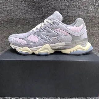 New Balance Gris Rose Semelle Sculptée Mélange Daim et Maille Supérieure Baskets Chunky