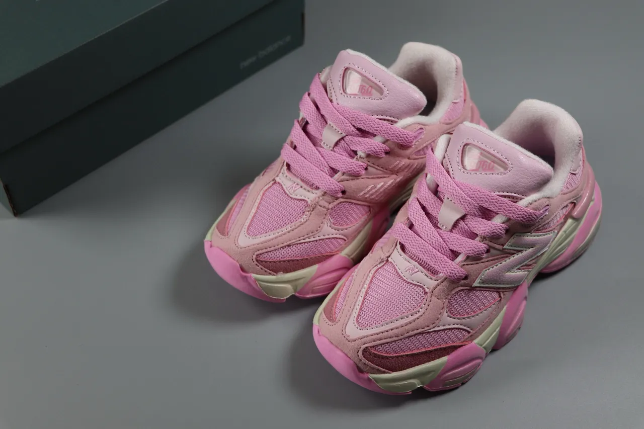 New Balance Rose Beige Semelle médiane stratifiée Tissu-Synthétique Supérieur Baskets chunky 4