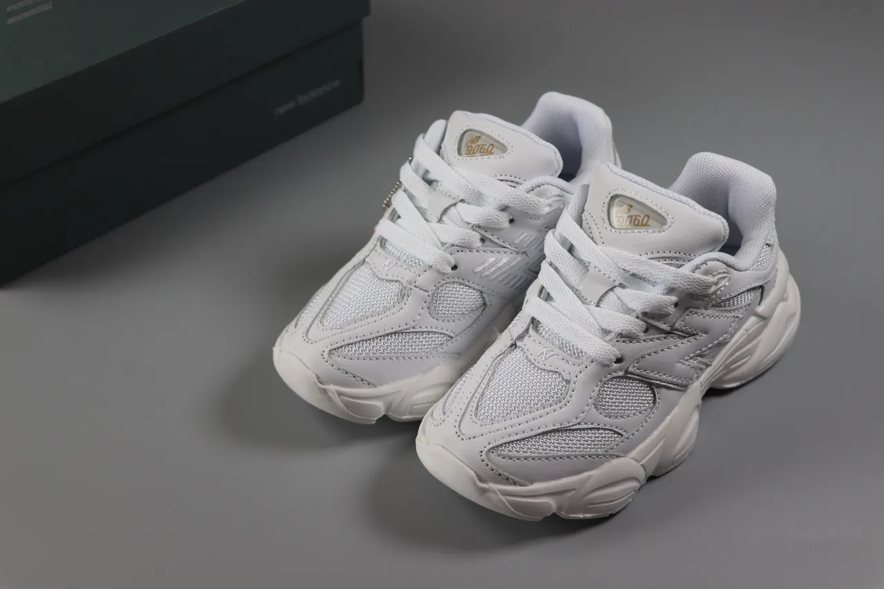 New Balance Rose Beige Semelle médiane stratifiée Tissu-Synthétique Supérieur Baskets chunky 13