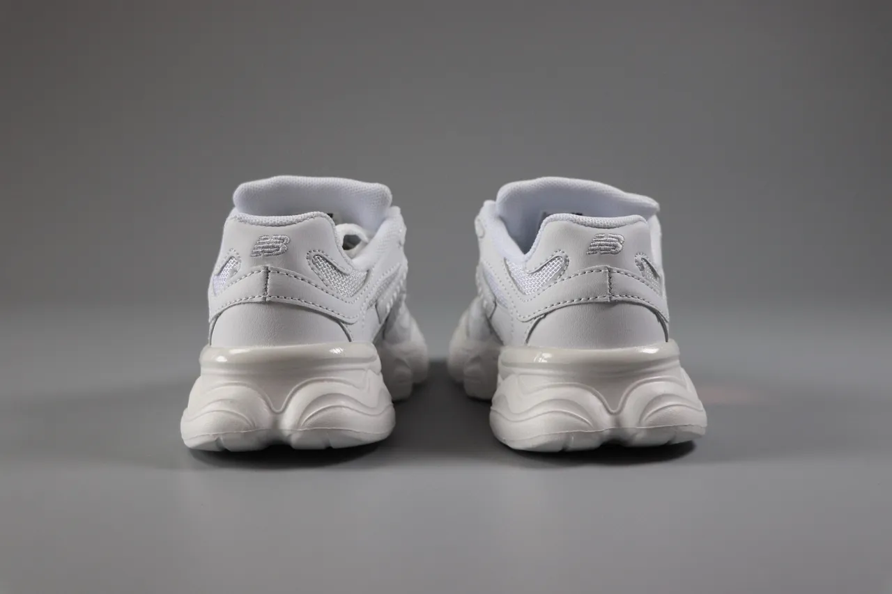 New Balance Rose Beige Semelle médiane stratifiée Tissu-Synthétique Supérieur Baskets chunky 18