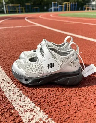 New Balance Prata Preto Fechamento Velcro Corrediça Superior Malha Metálica Tênis Lifestyle 5