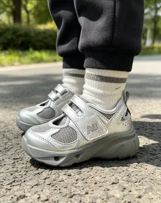 New Balance Prata Preto Fechamento Velcro Corrediça Superior Malha Metálica Tênis Lifestyle 6