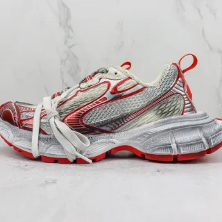 New Balance 银红中底网面和合成材料覆盖厚底运动鞋