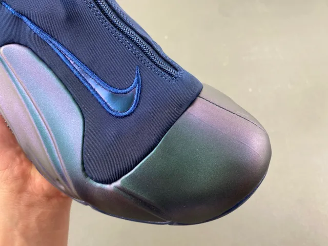 Nike Air Foamposite One Iridescent Wave Basketball Shoes 2