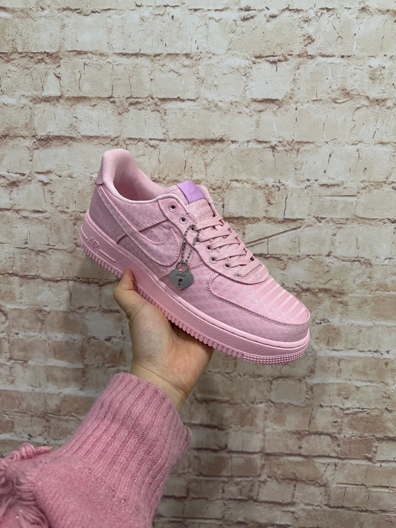 Nike Air Force 1 Pink Textured Jacquard Lifestyle Sneakers 2