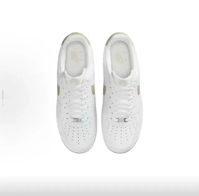 Nike Air Force 1 Blanc et Beige Chaussures Lifestyle 4