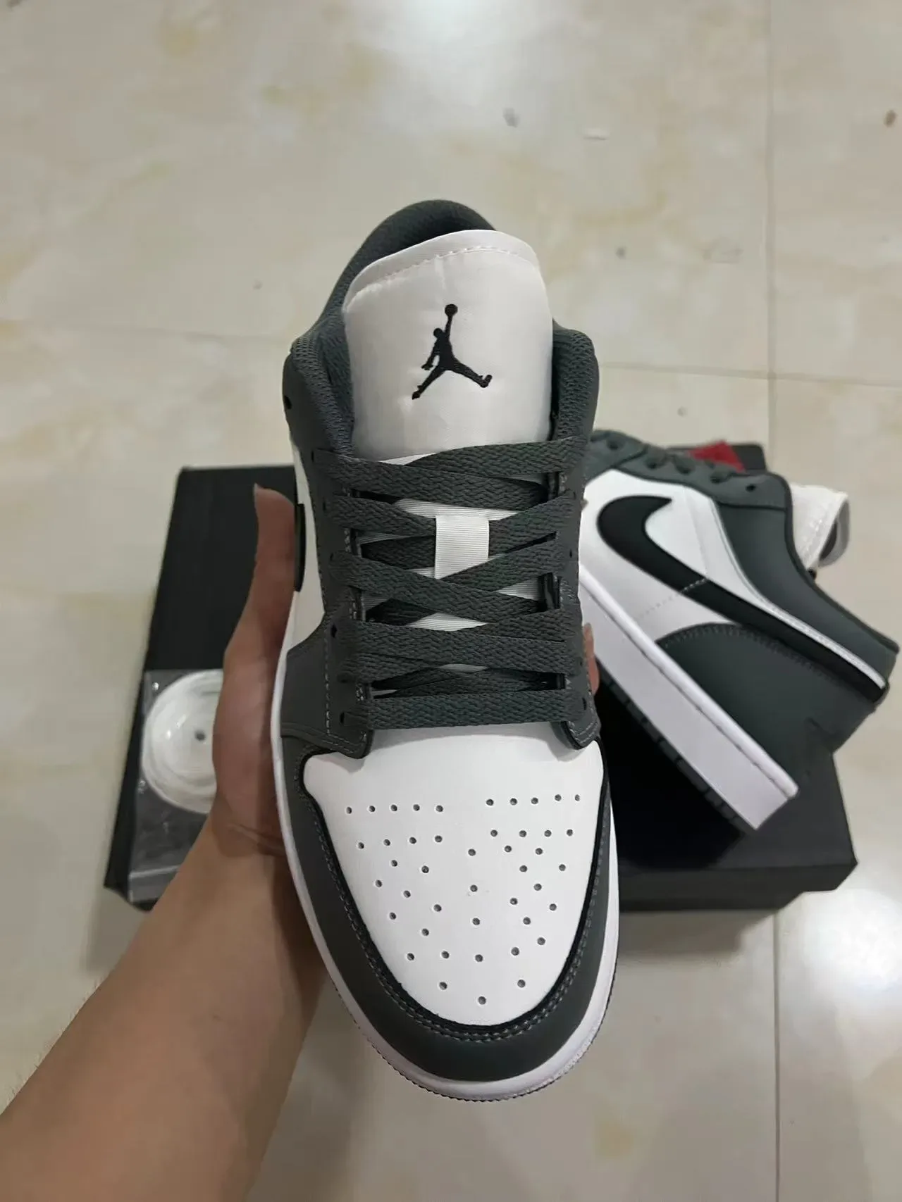 Nike Air Jordan 1 Low Gris Foncé Blanc Sneakers Lifestyle 3
