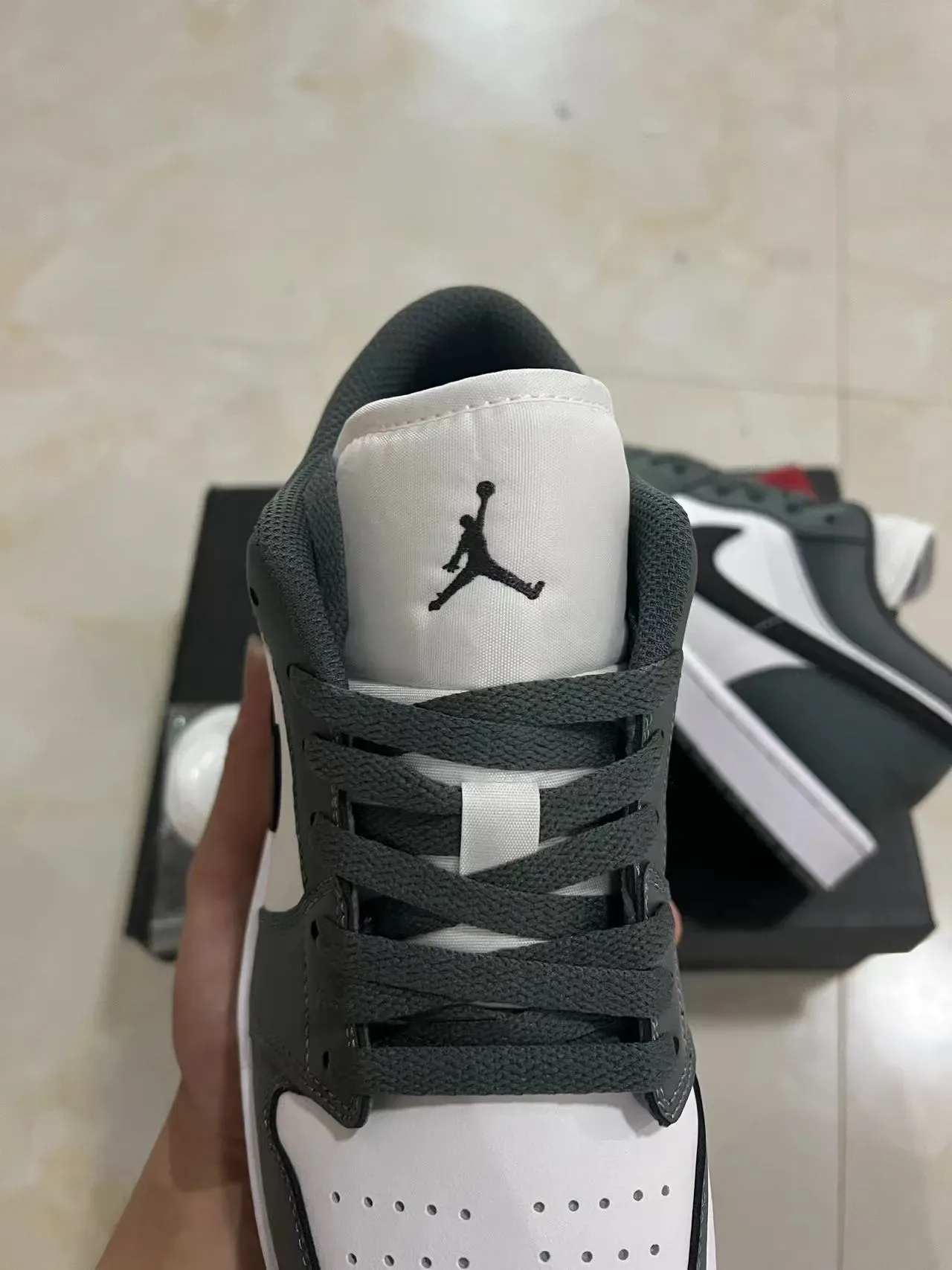 Nike Air Jordan 1 Low Gris Foncé Blanc Sneakers Lifestyle 4