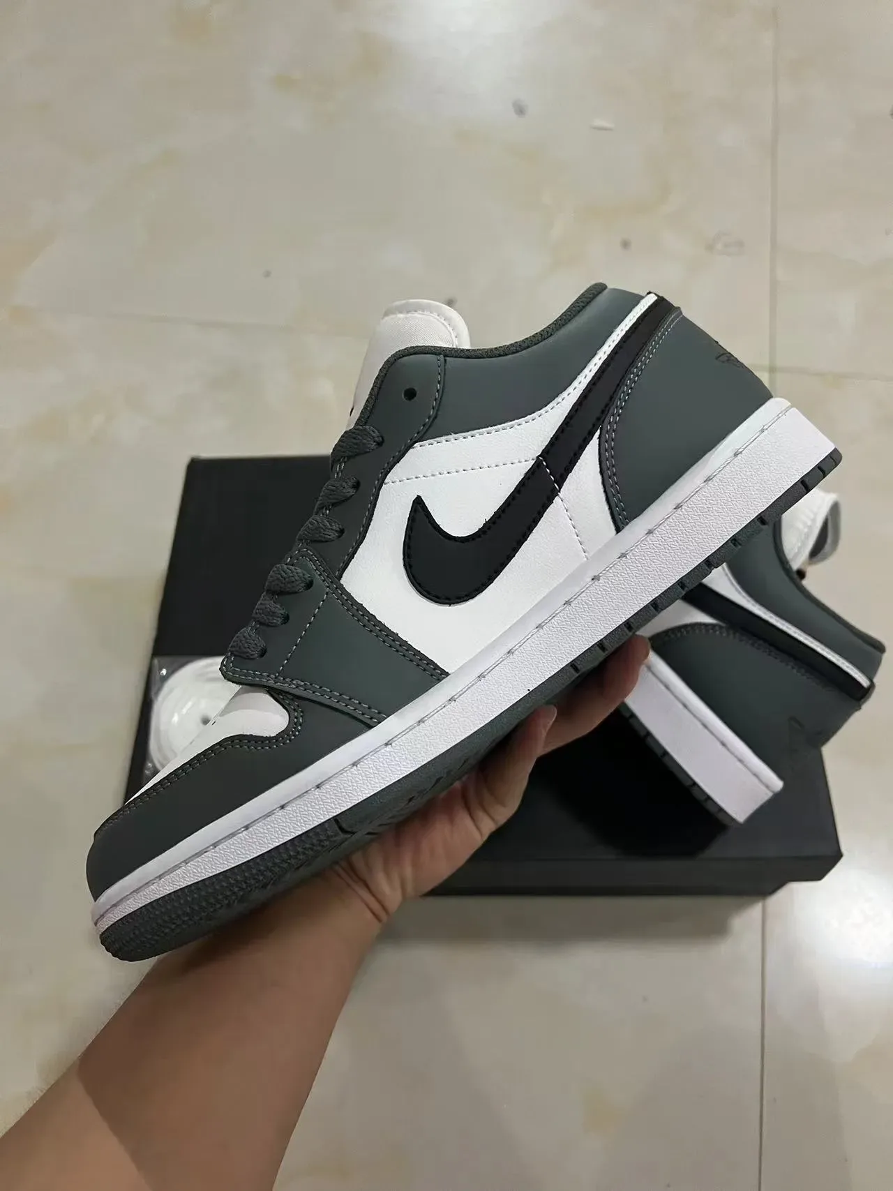 Nike Air Jordan 1 Low Gris Foncé Blanc Sneakers Lifestyle 5