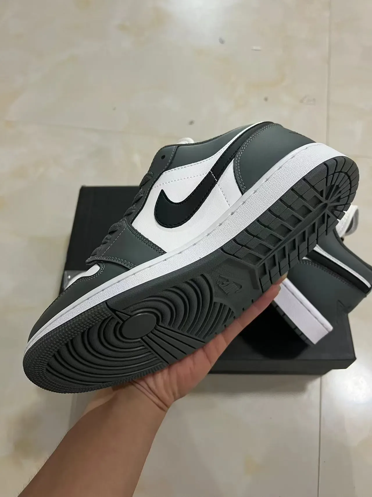 Nike Air Jordan 1 Low Gris Foncé Blanc Sneakers Lifestyle 6