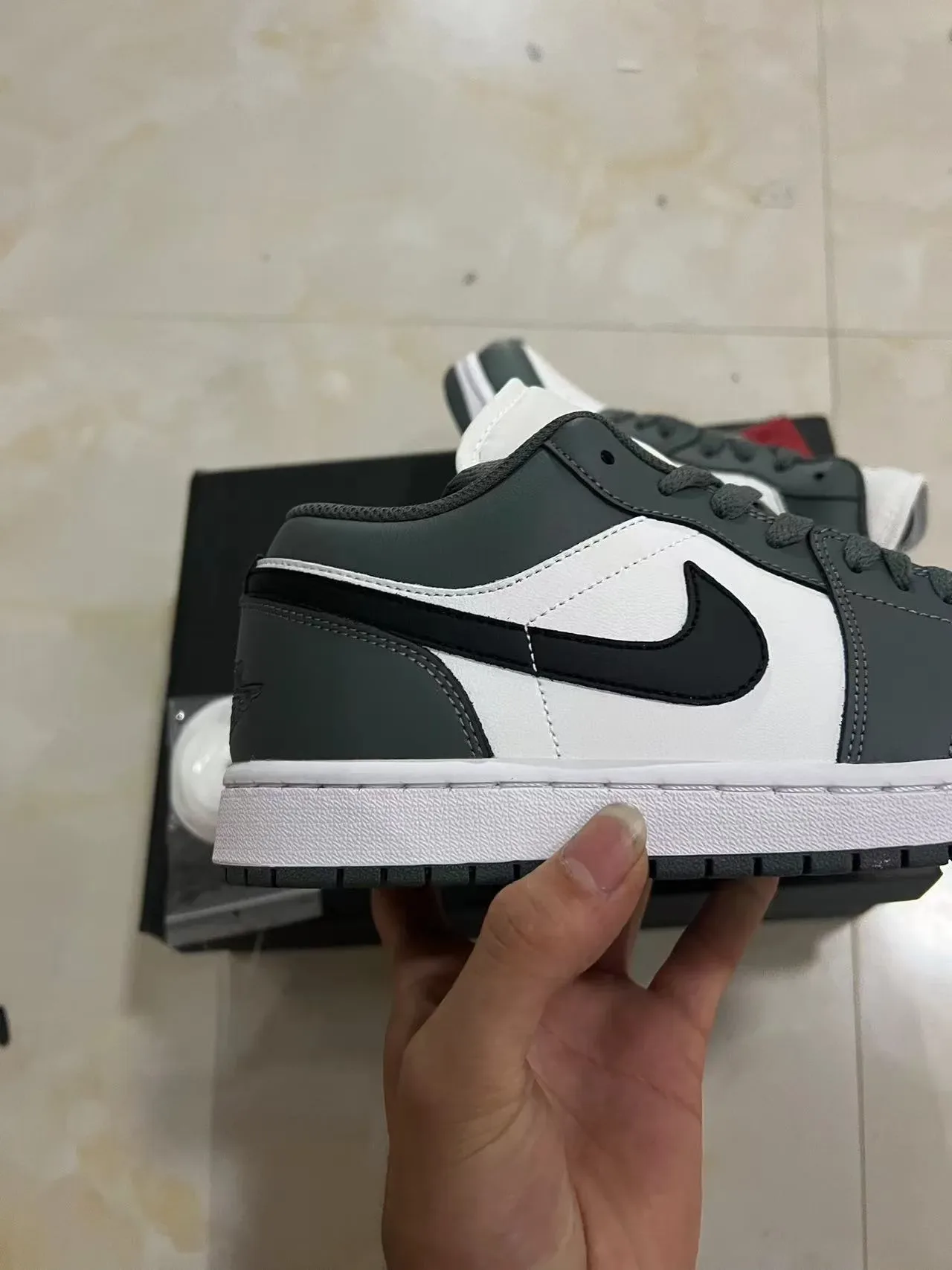 Nike Air Jordan 1 Low Gris Foncé Blanc Sneakers Lifestyle 7