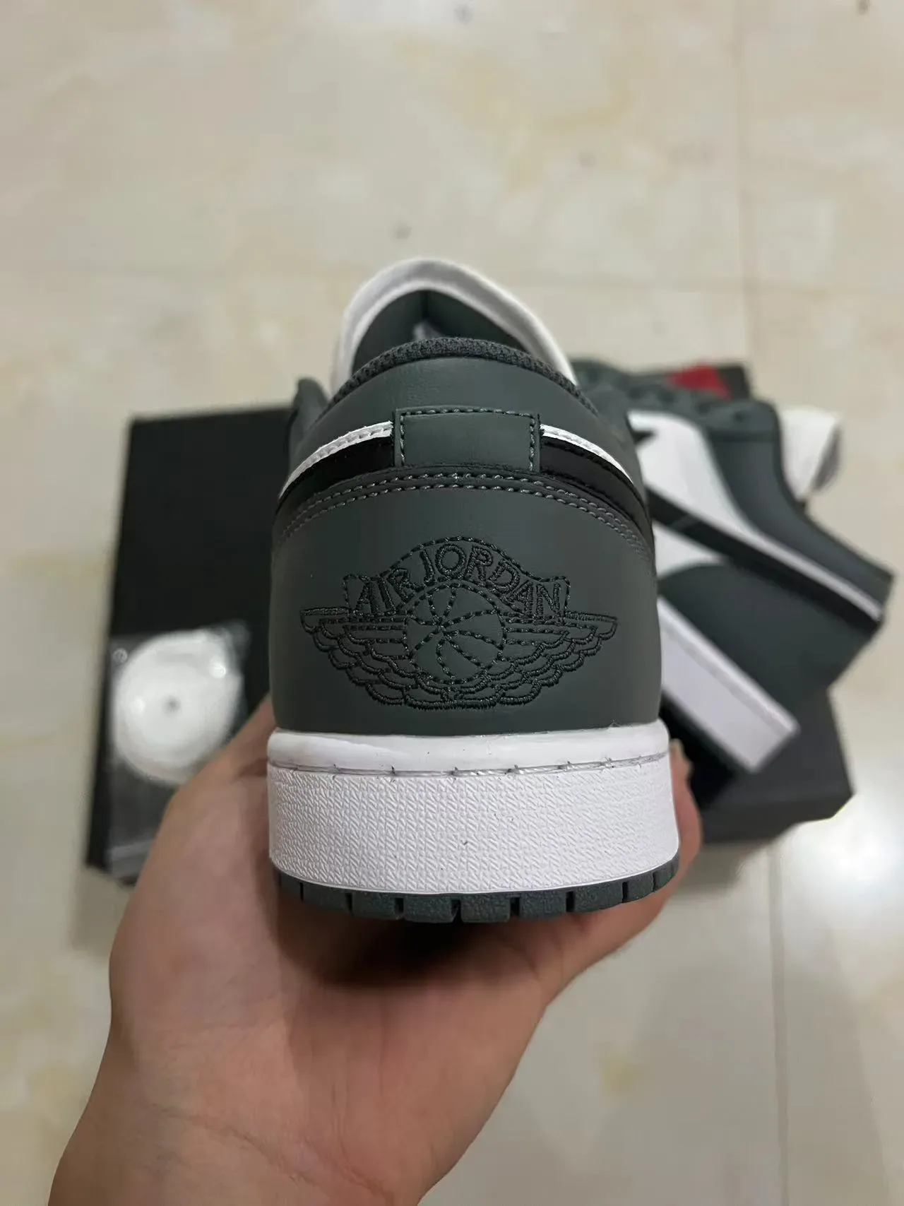 Nike Air Jordan 1 Low Gris Foncé Blanc Sneakers Lifestyle 8