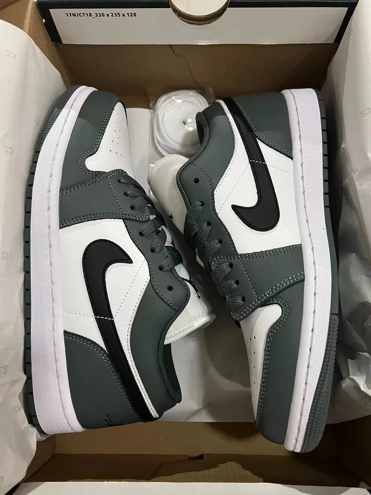 Nike Air Jordan 1 Low Gris Foncé Blanc Sneakers Lifestyle 9
