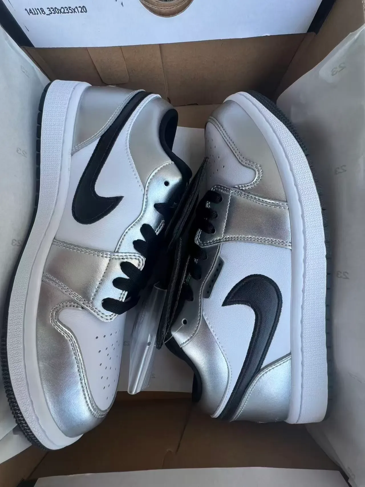 Nike Air Jordan 1 Low Prata Metálica Preto Tênis Lifestyle 9