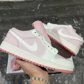Nike Air Jordan 1 Low Pink and White tênis lifestyle