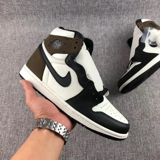 耐克 Air Jordan 1 白黑棕篮球鞋 8