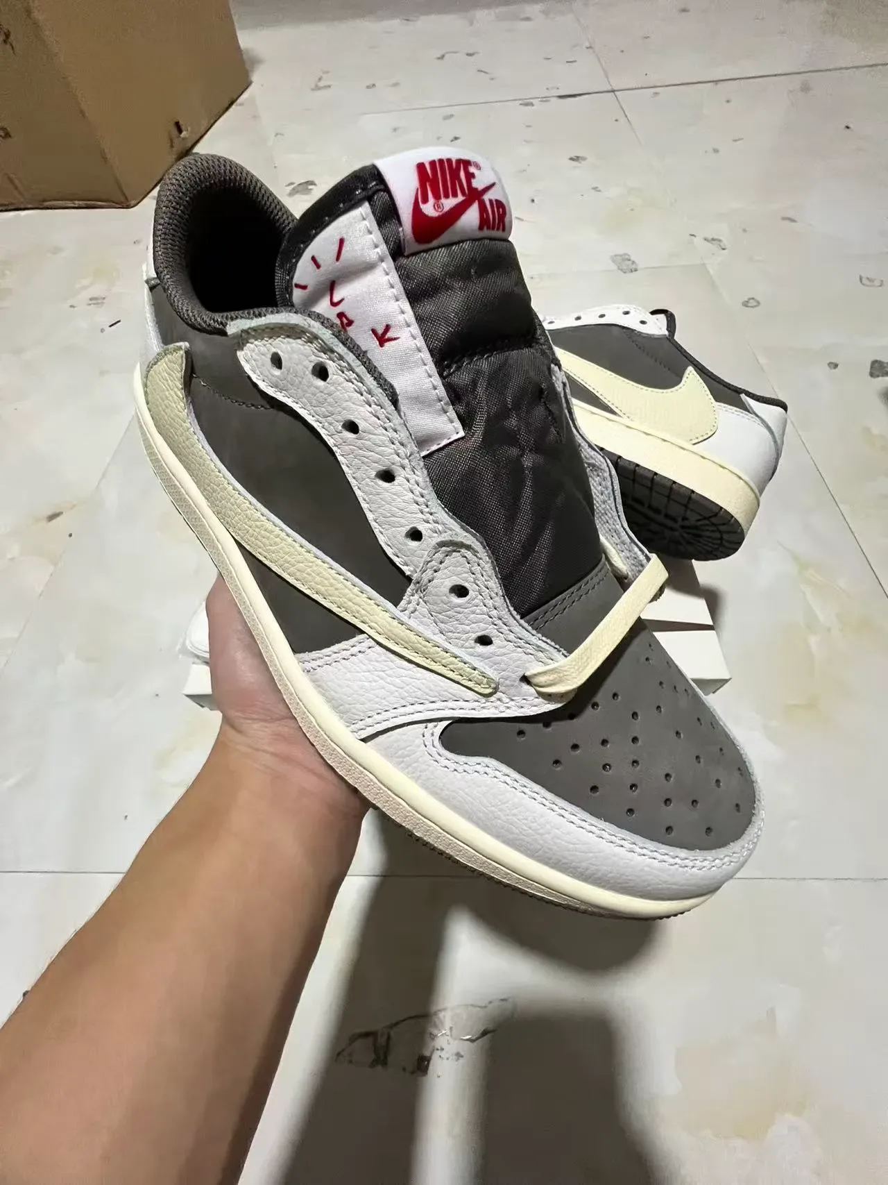 Nike Air Jordan 1 Blanc Gris Basse Multicouche Cuir Et Daim Style De Vie Sneakers 2