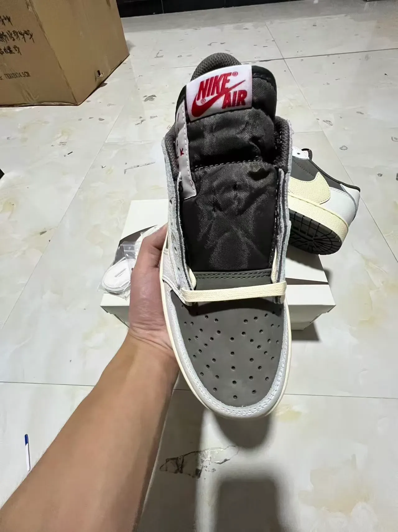 Nike Air Jordan 1 Blanc Gris Basse Multicouche Cuir Et Daim Style De Vie Sneakers 3