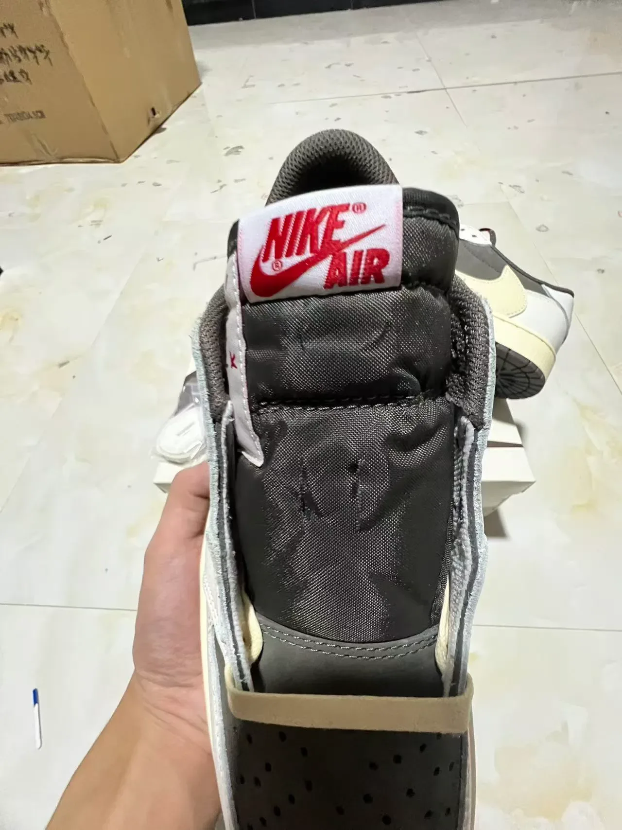 Nike Air Jordan 1 Blanc Gris Basse Multicouche Cuir Et Daim Style De Vie Sneakers 4