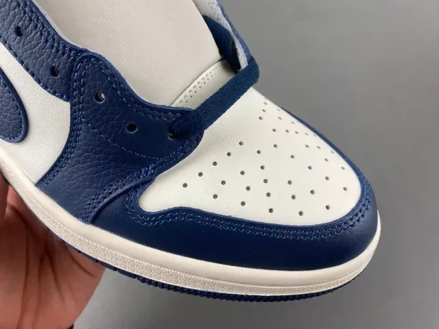 Nike Air Jordan 1 Blanc Bleu Marine Chaussures Lifestyle 2