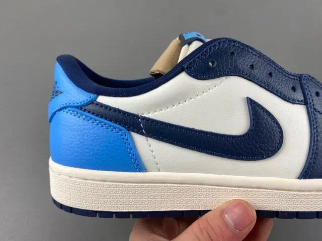 Nike Air Jordan 1 Blanc Bleu Marine Chaussures Lifestyle 3
