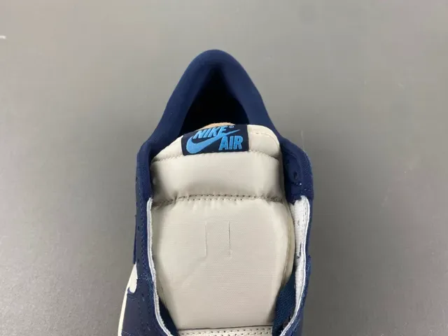 Nike Air Jordan 1 Blanc Bleu Marine Chaussures Lifestyle 6