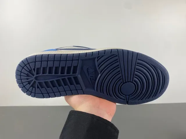 Nike Air Jordan 1 Blanc Bleu Marine Chaussures Lifestyle 9