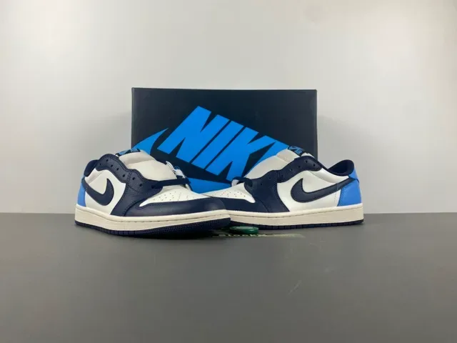 Nike Air Jordan 1 Blanc Bleu Marine Chaussures Lifestyle 13