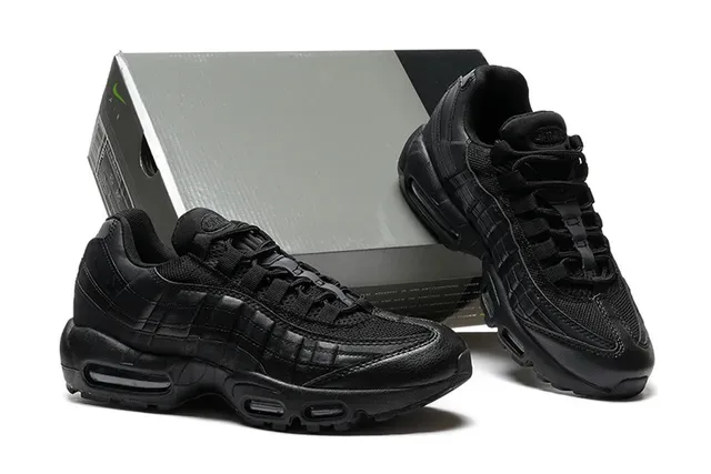 Nike Air Max 95 Zapatillas Lifestyle Negros Monocromas 2
