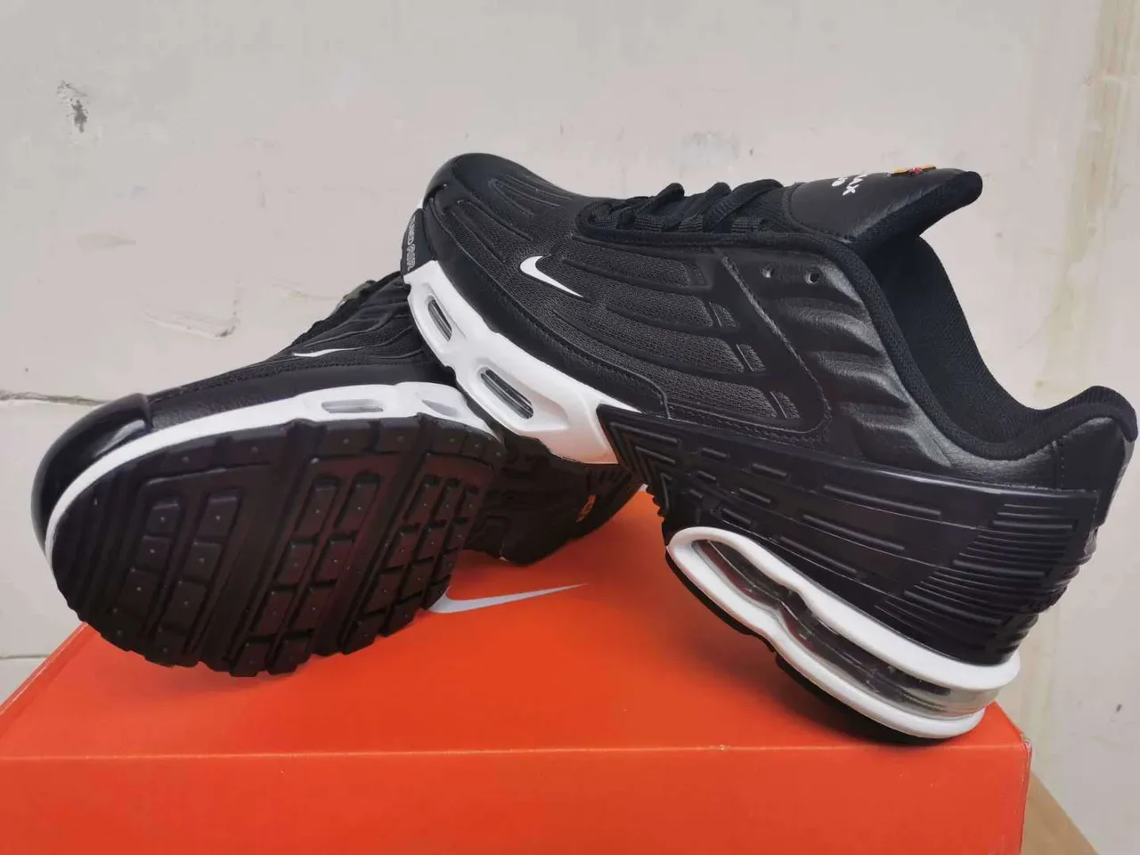 Nike Air Max Plus Tuned Black White Lifestyle Sneakers 8