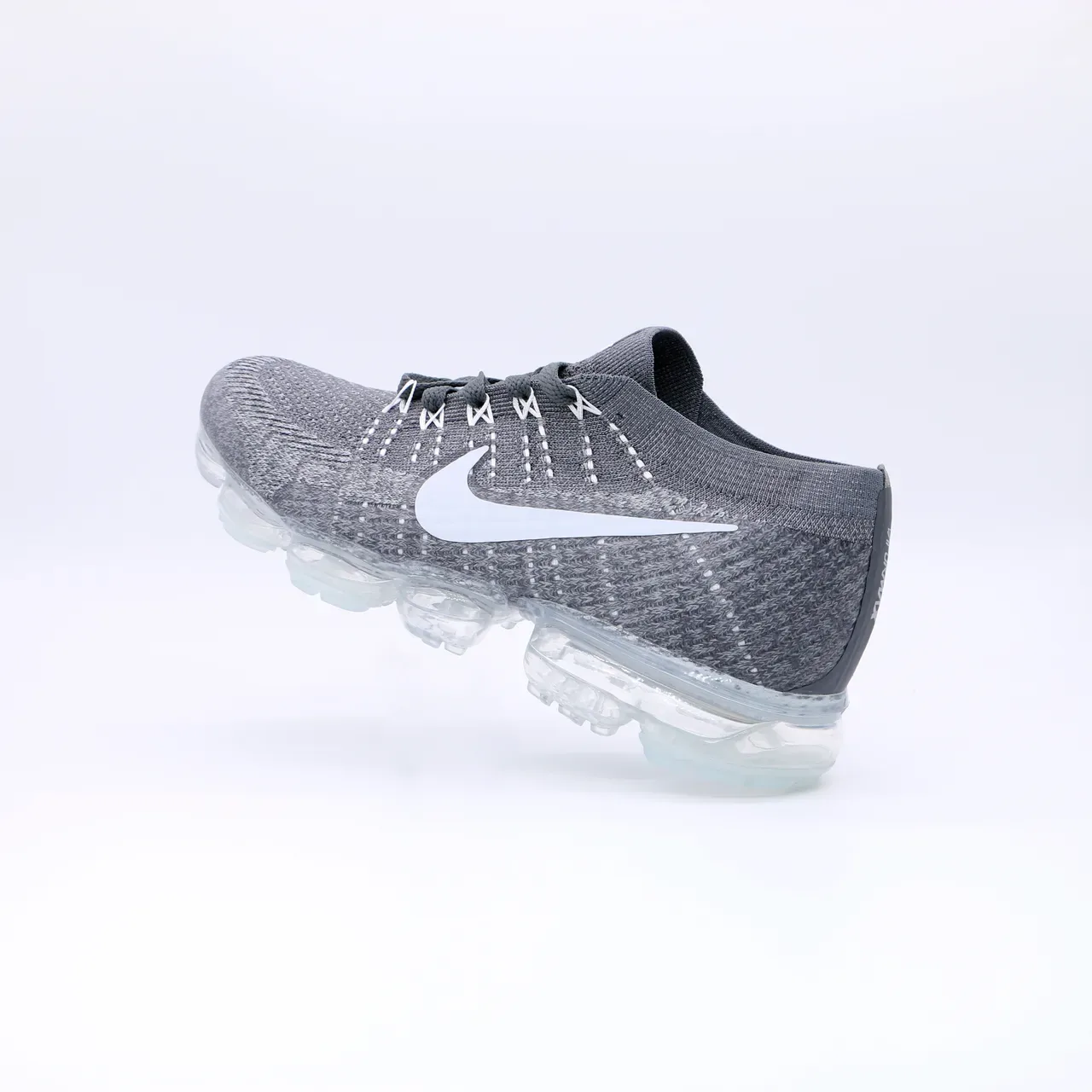 Nike Air VaporMax Flyknit Gris et Blanc Sneakers Lifestyle 2