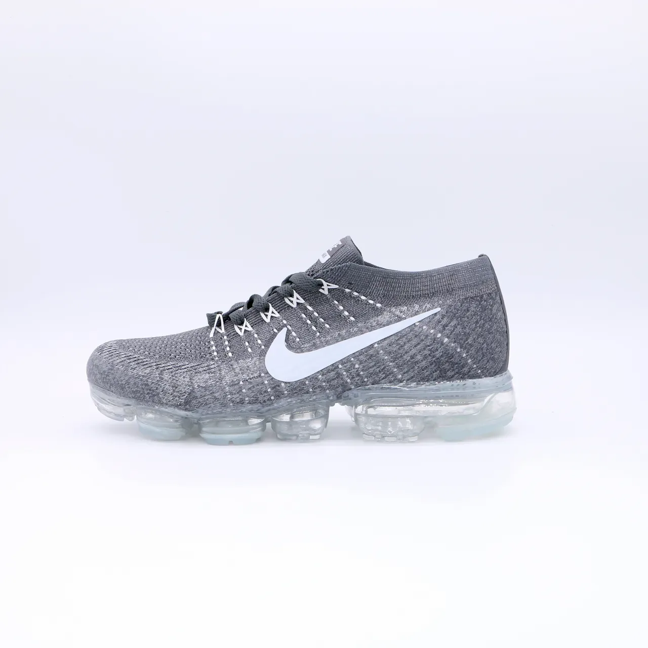 Nike Air VaporMax Flyknit Gris et Blanc Sneakers Lifestyle 4