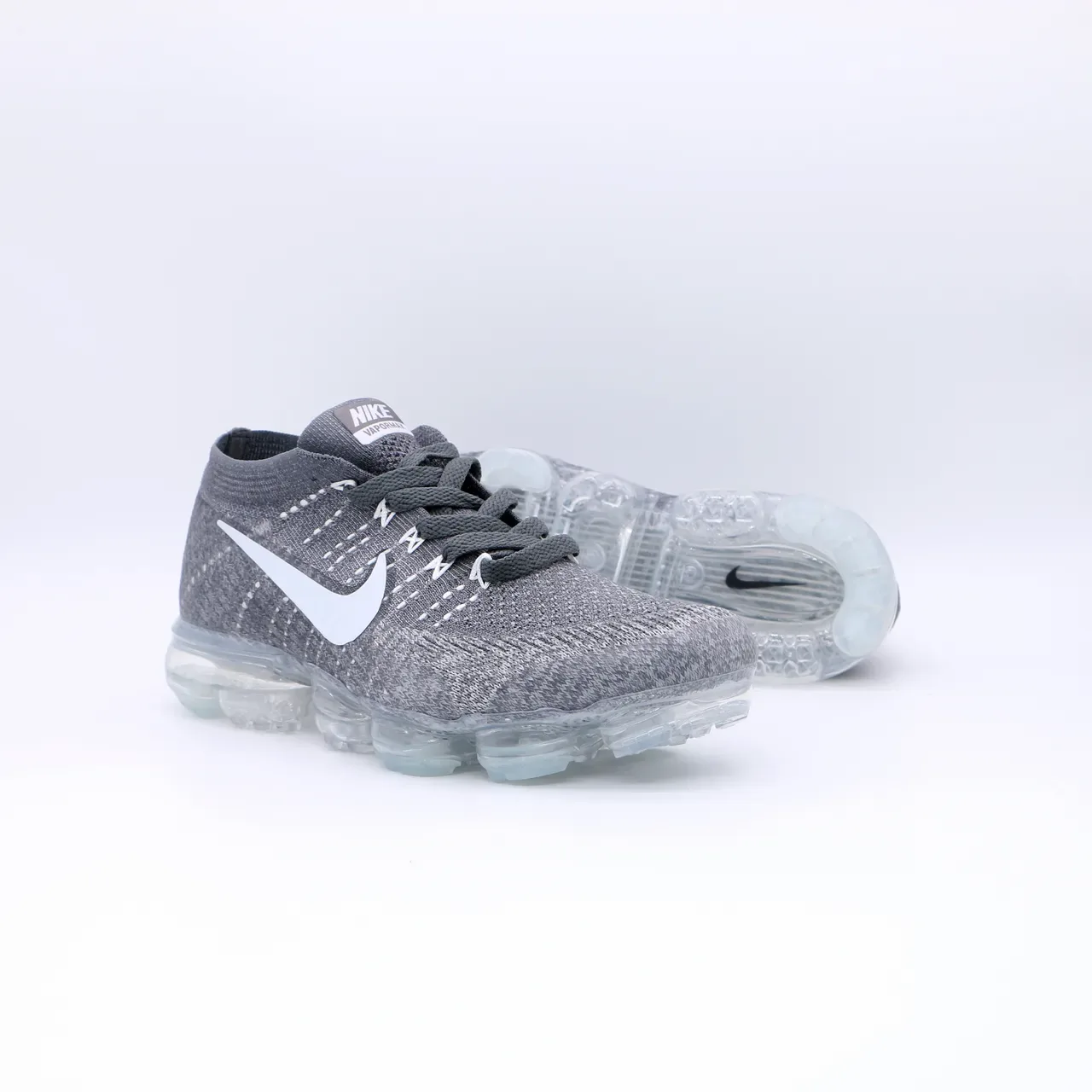 Nike Air VaporMax Flyknit Gris et Blanc Sneakers Lifestyle 5