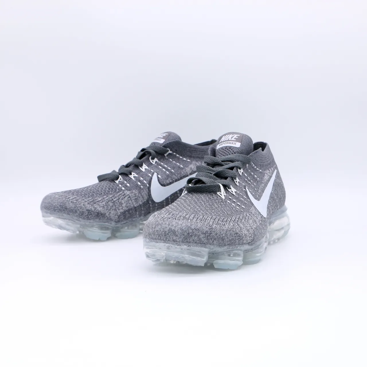 Nike Air VaporMax Flyknit Gris et Blanc Sneakers Lifestyle 6