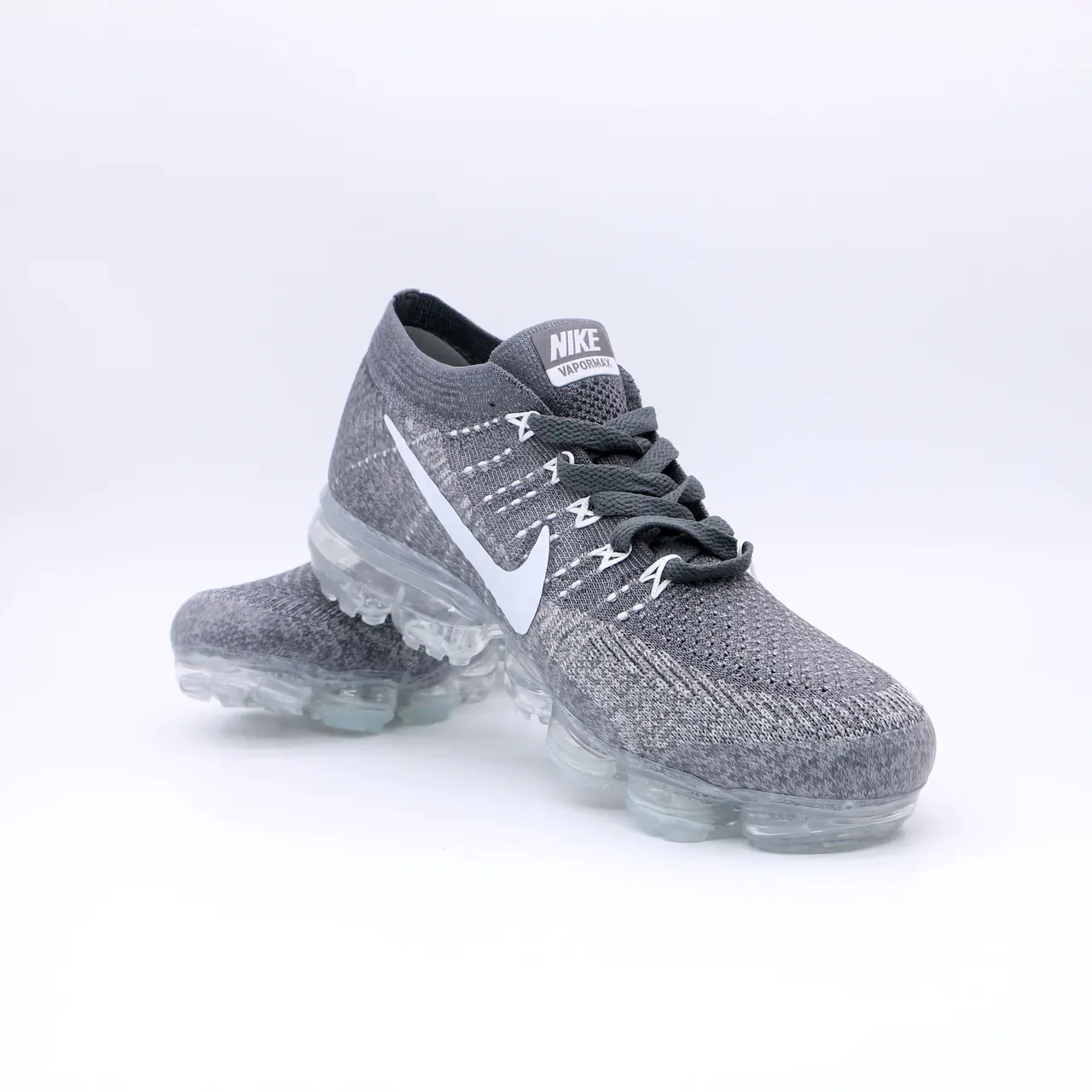 Nike Air VaporMax Flyknit Gris et Blanc Sneakers Lifestyle 8