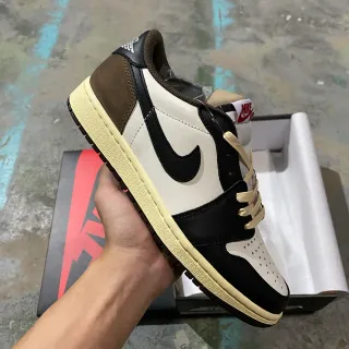 Nike Beige Black Low-Top Silhouette Layered Leather And Suede Upper Lifestyle Sneakers
